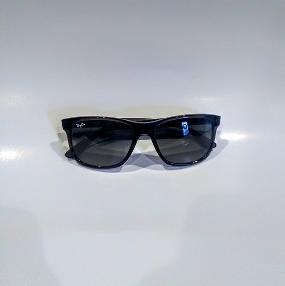Authentic Ray-Ban Wayfarer RB4181 Sunglasses - Picture 1 of 5